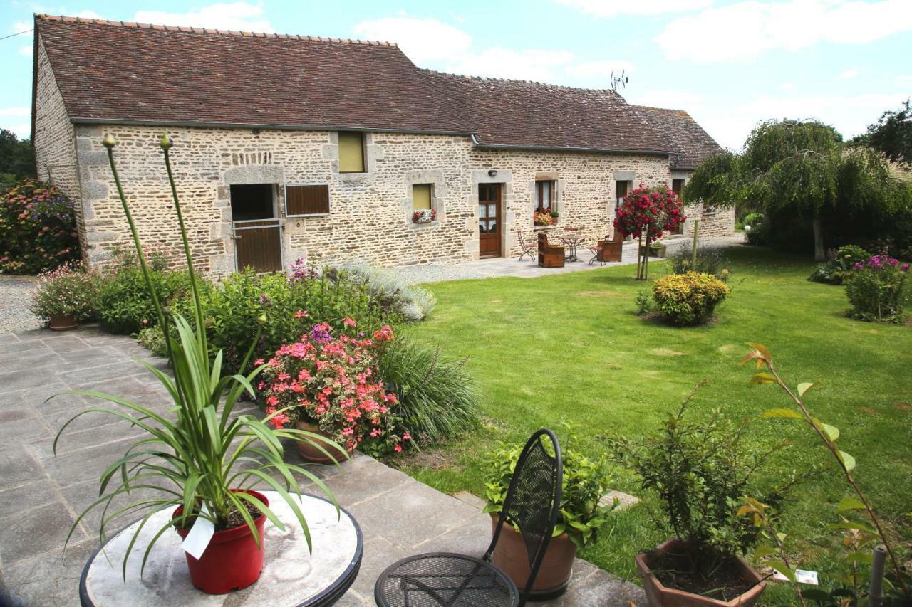 Chambre D'Hote Courtoux Saint-Denis-sur-Sarthon Esterno foto